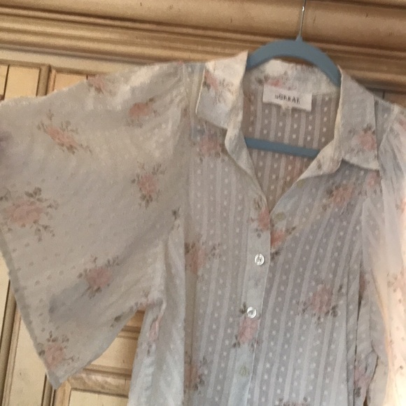 The GREAT sheer angel wing blouse size small - Picture 4 of 6